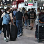 haos pe aeroporturile din franta peste 900 de zboruri au fost anulate joi din cauza grevei controlorilor de trafic aerian 6866c4f152f64