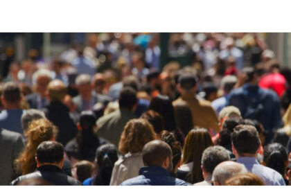 iasul dual orasul tinerilor conectati vs urbea batranilor uitati 6885cb08eb4b7