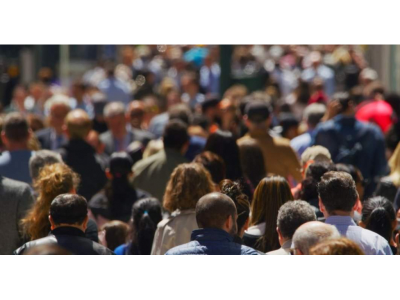 iasul dual orasul tinerilor conectati vs urbea batranilor uitati 6885cb08eb4b7