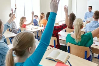 iata miza taierilor 45 milioane euro pe luna pentru cele 70 000 de burse ale elevilor din judet unul din doi ia bursa sociala 6869c3982af40