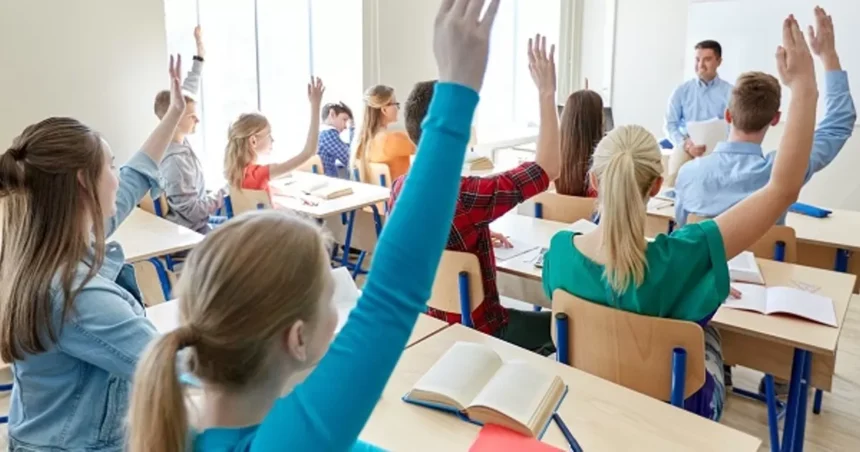 iata miza taierilor 45 milioane euro pe luna pentru cele 70 000 de burse ale elevilor din judet unul din doi ia bursa sociala 6869c3982af40