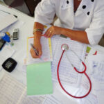 iesenii au avut in ultimul an aproape un milion de zile de concediu medical 6876274ac4543