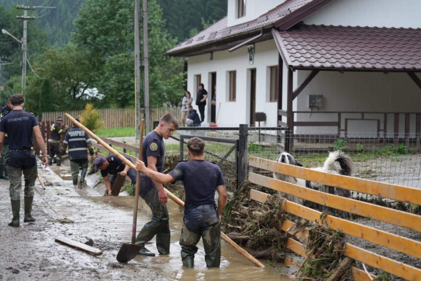 inca o suta de pompieri se deplaseaza spre zonele afectate de inundatii din suceava si neamt video 6888e227246f1