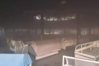 incendiu cu degajari mari de fum in piata alexandru din municipiul iasi pompierii au intervenit cu mai multe autospeciale video 687c32509f2df