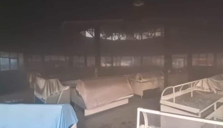 incendiu cu degajari mari de fum in piata alexandru din municipiul iasi pompierii au intervenit cu mai multe autospeciale video 687c32509f2df