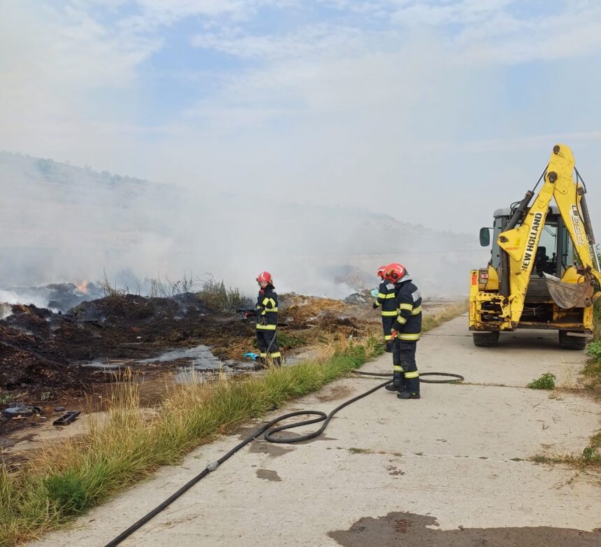 incendiu la o platforma de depozitare a deseurilor la uricani 686cc019e8be4