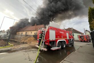 incendiu la un depozit de detergenti din fostul fortus 686bec4f3ecb2 1
