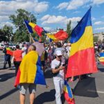 incidente la protestul sustinatorilor lui calin georgescu din piata victoriei un barbat a adus cartofi pentru a i inarma video 687d044b7b662