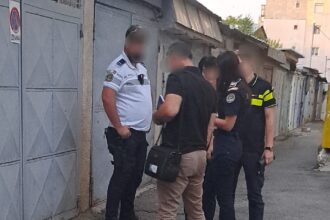 individ arestat dupa ce a aruncat un catel de la etaj zdrobindu l de ciment 6867f2783bd62