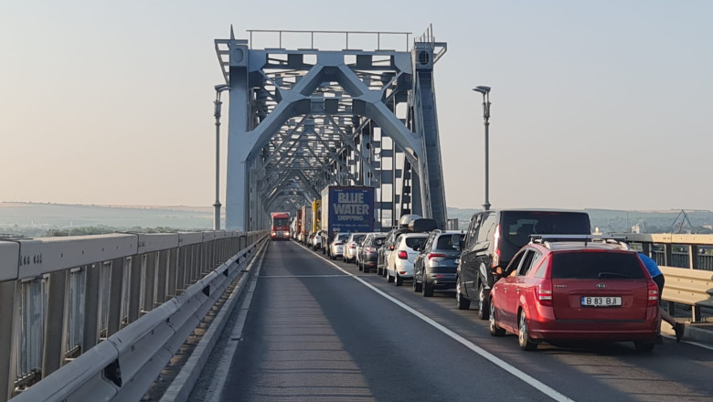 infotrafic circulatia pe podul giurgiu ruse blocata de dimineata din cauza unui camion defect a fost reluata 6868f14c30dbc