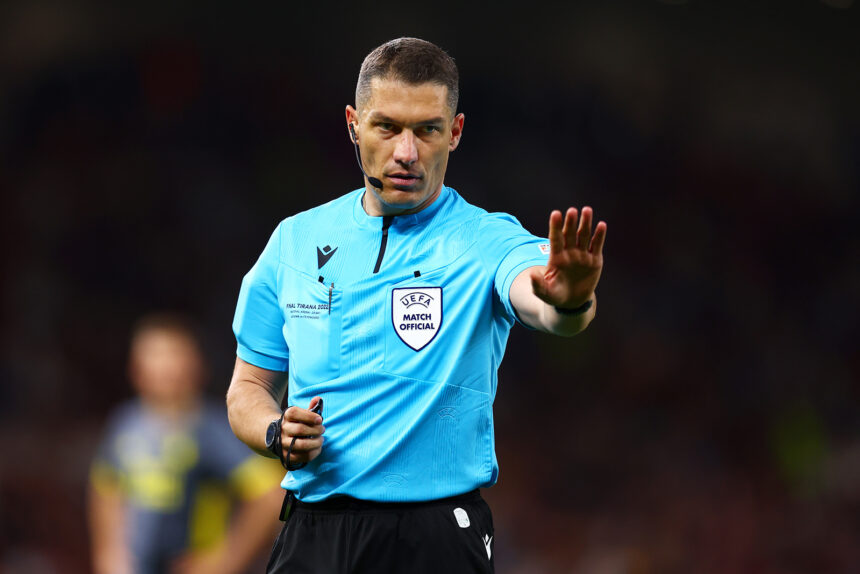 istvan kovacs va arbitra meciul fenerbahce feyenoord din turul trei preliminar al lc 688b53e520a08