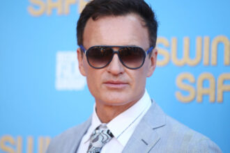 julian mcmahon a murit actorul cunoscut pentru rolurile din fantastic four si nip tuckavea 56 de ani boala care l a rapus 6868cbd4d7765