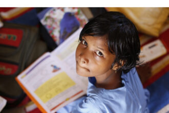 la iasi copiii din zonele marginalizate sunt salvati doar de scoala mobila 686cff4fcc927