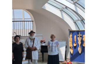 lingura ca semn al vietii o expozitie tulburatoare semnata de florin cramariuc inaugurata la palatul braunstein 68860d698d93b