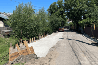 localnicii de pe o strada din oras si au facut parcare pentru masini in albia unui rau oamenii au turnat beton fara sa le mai pese de lege 68816a1af3a2c