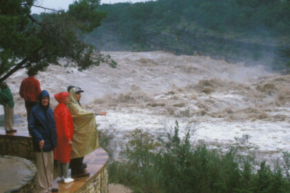 mai multi morti si disparuti in inundatiile din texas o tabara de copii maturata de viitura lipsesc nu suntem siguri cati 686837d99794a