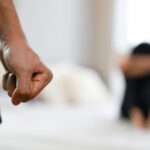 majoritatea romanilor cred ca violenta domestica impotriva femeilor este in crestere ce spun despre interventia autoritatilor sondaj 686e29e31de29