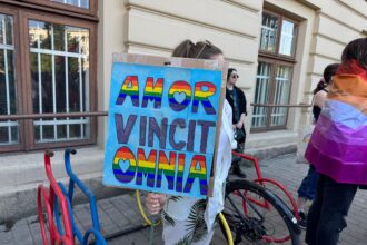 mii de ieseni au sarbatorit comunitatea lgbtq la cea de a cincea editie a iasi pride 68693738cff3b