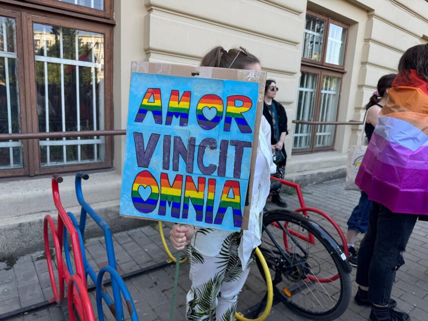 mii de ieseni au sarbatorit comunitatea lgbtq la cea de a cincea editie a iasi pride 68693738cff3b