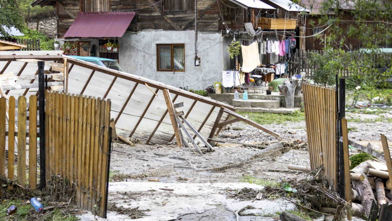 ministra mediului a ajuns la brosteni o sa facem absolut tot ceea ce putem ca sa ajutam nu doresc sa fac o activitate populista 688b89b0070e8