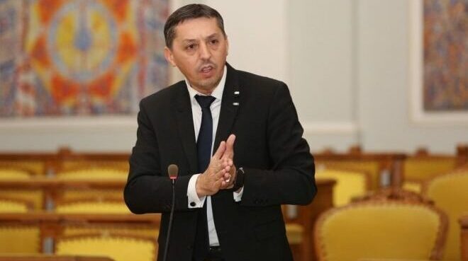 ministrul educatiei anunta ca va organiza la finalul anului concursuri pentru directorii de unitati scolare si va reorganiza inspectoratele 686c24e2777ee