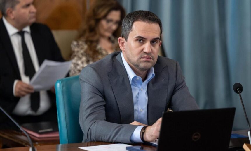 ministrul transporturilor a dat mita de 6 ori unor silvicultori din iasi a facut denuntul si a contribuit la flagrant 688a65669818a