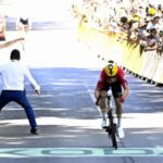 moment tensionat la turul frantei un militant pro palestinian retinut dupa ce a patruns in zona liniei de sosire la toulouse 687805df7d60f