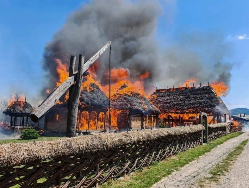 monument istoric distrus de flacari in salaj casa luput cu o valoare simbolica majora a fost mistuita de incendiu 6884136aa529d