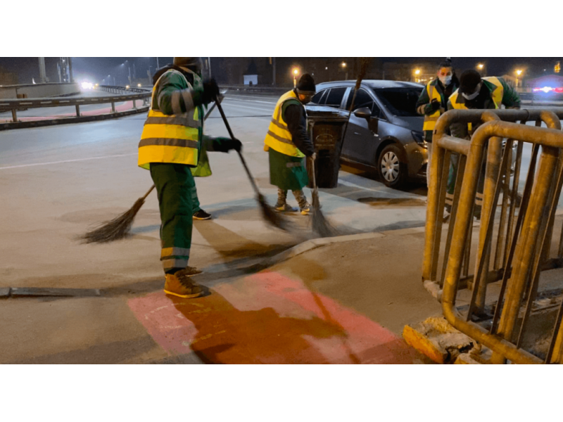 muncitorii invizibili care tin iasul in viata 687f50eac90c1