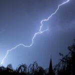 ne paste o noapte furtunoasa iasul sub cod portocaliu de vijelii si grindina 68872aab01bb6