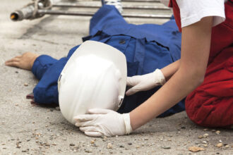 nota de plata a unei mari firme iesene dupa ce un muncitor beat si neechipat corespunzator a murit sub schelele ce au cazut peste el peste 170 000 lei 6867350ee90ac