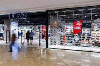 noua destinatie pentru pasionatii de sneakers in palas buzz sneaker station locatia afiseaza reduceri de pana la 40 68750a801ac23