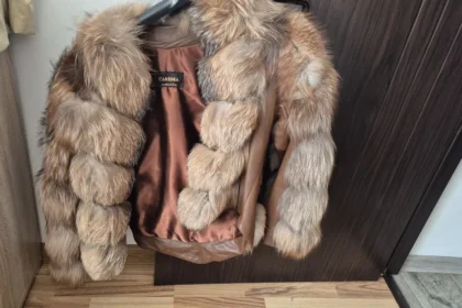 o femeie a ramas fara bani dupa ce a incercat sa vanda un palton pe olx 686b77cddf6ea