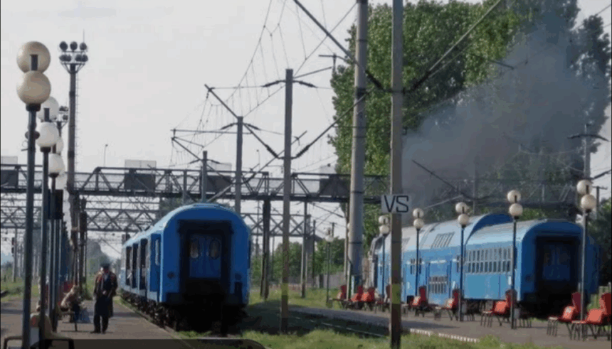 o locomotiva de tren a luat foc la pascani 6874acd7e2c58