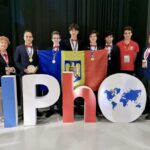 o medalie de aur si patru de argint pentru romania la olimpiada de fizica 2025 lotul coordonat de un prof de la uaic iasi 68828d53ba573 1
