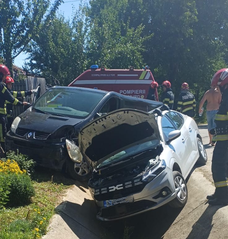 o persoana a ramas incarcerata in urma unui accident petrecut in comuna dobrovat 68809f80a31c2