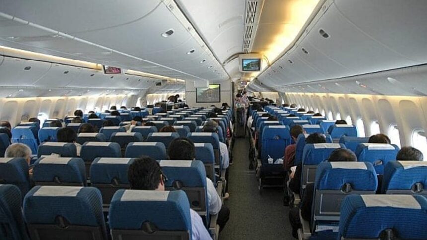 o tanara a fost agresata sexual in timpul unui zbor catre bucuresti politia a deschis o ancheta 687ae417e7abc