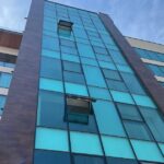 o tanara de 25 de ani a cazut de la etajul unui bloc din podu ros in chiloti explicatie halucinanta data chiar de ea dupa ce si a revenit pe beton in parcare 68758f8ce04b3