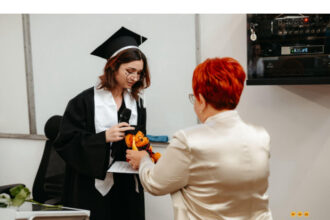 o tanara din centrul de plasament admisa la doua facultati 687675571890e