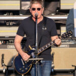 oasis le transmite fanilor ca sunt in siguranta dupa incidentul de la concertul coldplay nu ne intereseaza cu cine va iubiti 687f36efa31cf