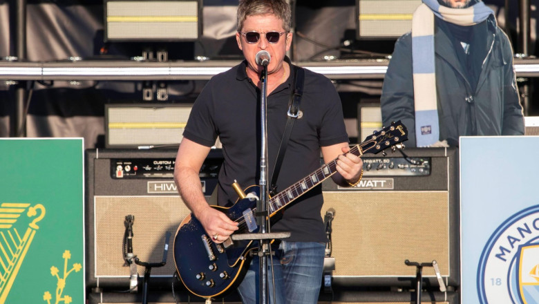 oasis le transmite fanilor ca sunt in siguranta dupa incidentul de la concertul coldplay nu ne intereseaza cu cine va iubiti 687f36efa31cf