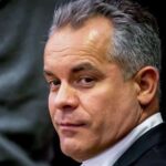 oligarhul fugar vladimir plahotniuc a obtinut un pasaport romanesc valabil la un an dupa ce a fugit de justitia din republica moldova 688321213a7c7
