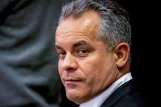 oligarhul fugar vladimir plahotniuc a obtinut un pasaport romanesc valabil la un an dupa ce a fugit de justitia din republica moldova 688321213a7c7