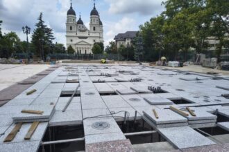 parcul din fata teatrului national va fi redat publicului la inceputul lunii octombrie iar doua strazi importante vor deveni pietonale 68791ad004da0