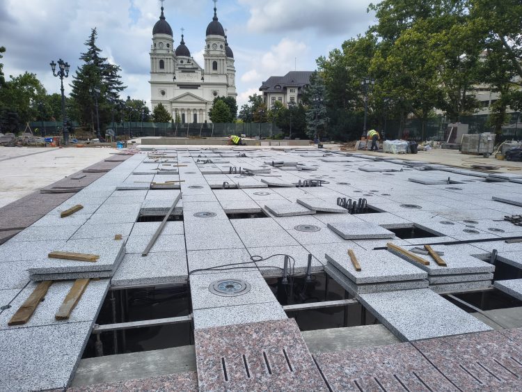 parcul din fata teatrului national va fi redat publicului la inceputul lunii octombrie iar doua strazi importante vor deveni pietonale 68791ad004da0