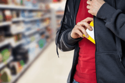 perchezitii la indivizi care au furat produse cosmetice din doua magazine profi din plopeni 68663489ced2e