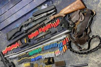 perchezitii la persoane care detineau ilegal arme in bucuresti si maramures 686e30e7d2fe1