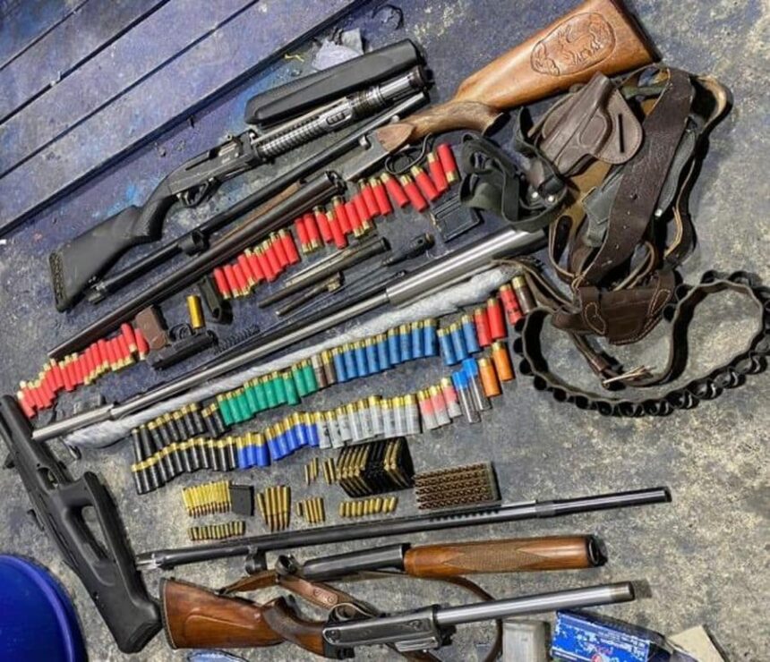 perchezitii la persoane care detineau ilegal arme in bucuresti si maramures 686e30e7d2fe1