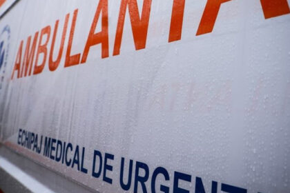 persoane intoxicate intr un parc din capitala dupa ce ar fi inhalat vapori din substante folosite la intretinerea aparatelor de joaca 6866b080d5388