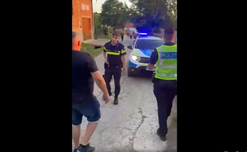 politist atacat de mai multi oameni dintr un sat dupa ce a oprit un barbat care conducea un atv si care consumase alcool video 688742b28cc29